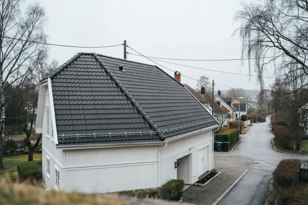 montering av sn rasskydd och taks kerhet p villa i h llabrottet